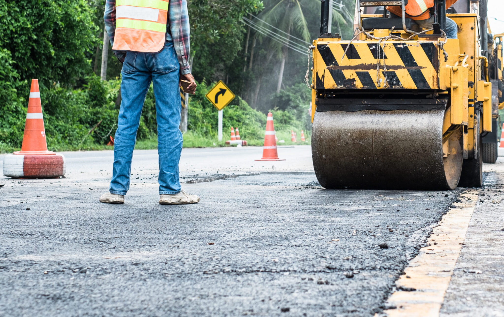 Asphalt paving